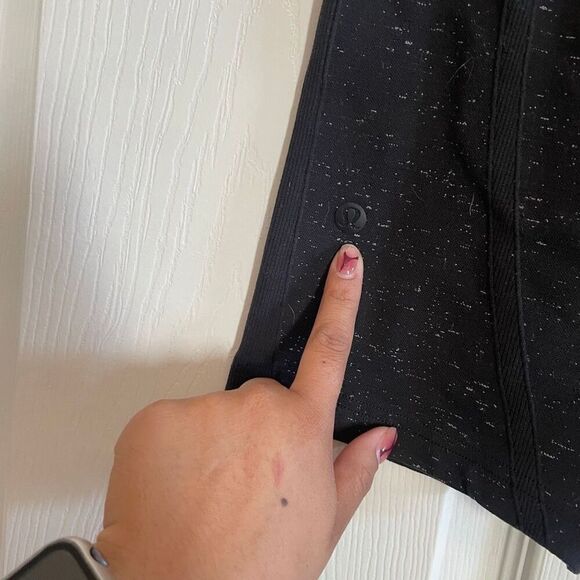 Lululemon Size 6 High Waisted Biker Shorts Black Speckled - Picture 6 of 7